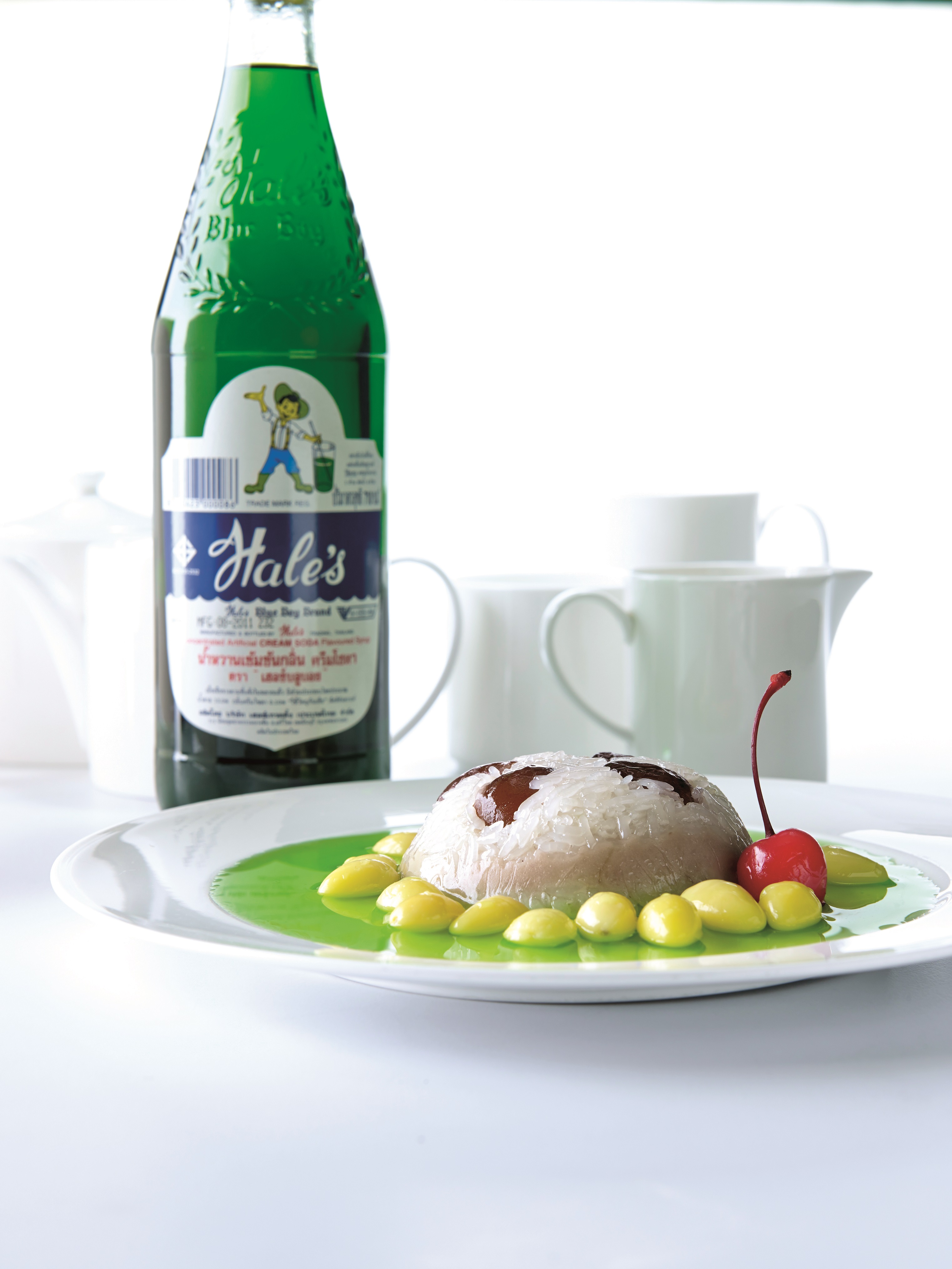 Emerald Sweet Sticky Rice and Taro Paste