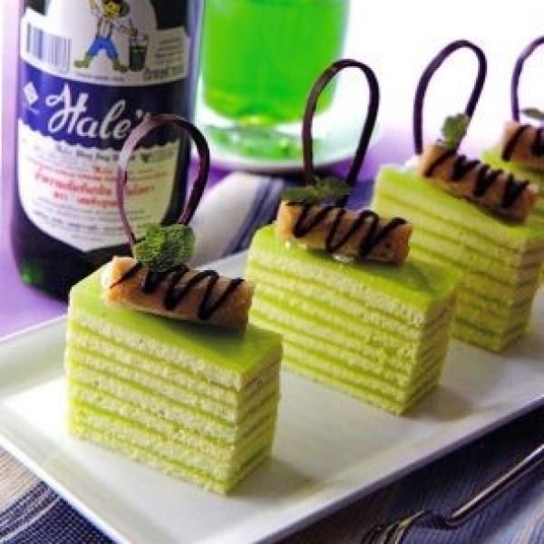 Cream Soda Fudge Cake