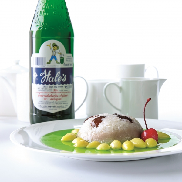 Emerald Sweet Sticky Rice and Taro Paste